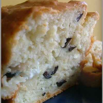 Cake velouté aux olives noires & fromage de chèvre