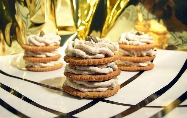 Mille-feuilles de mascarpone au thon et câpres