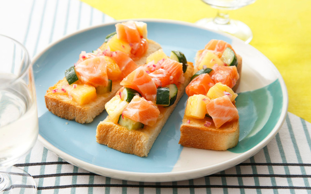 Toasts saumon frais de Norvège et ananas