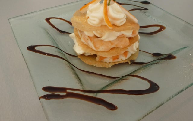 Mille-feuilles de crevettes et mousse de surimi