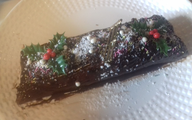 Bûche roulée au chocolat, crème légère saveur pain d'épices