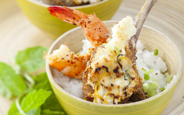 Côtes d'agneau aux gambas