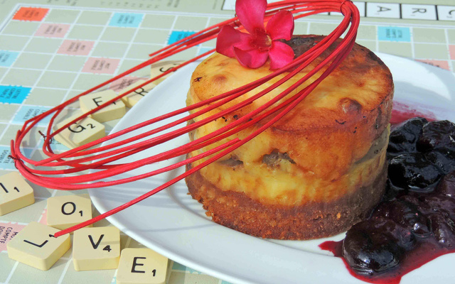 Cheesecake  foie gras - ail crémeux  à  la Tomme des Pyrénées, compotée de guignes au Floc rouge