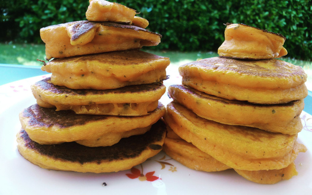 Pancakes de purée de carotte & pointe de curry