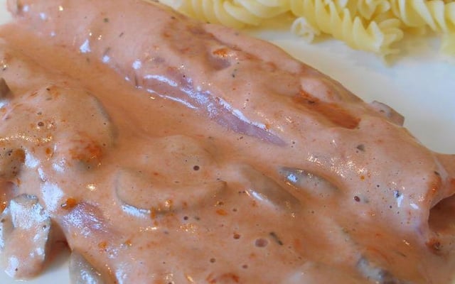 Jambon à la sauce tomate