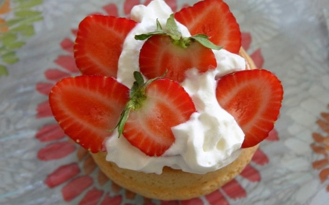 Tartelettes aux fraises, spéculoos & chocolat blanc
