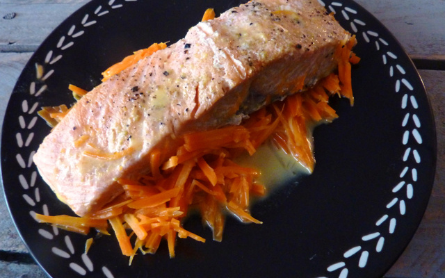 Papillote de saumon et carottes au lait de coco-fenouil