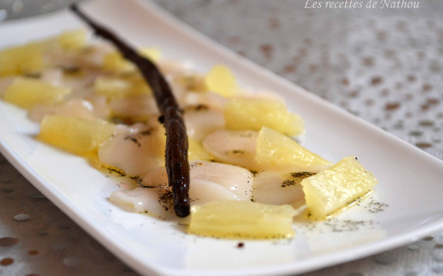 Carpaccio de Saint-Jacques à la vanille et ananas