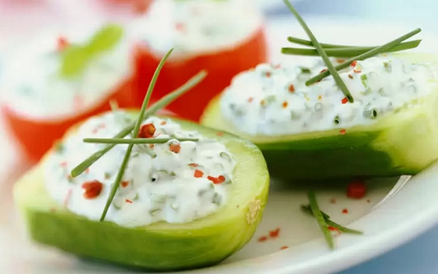 Concombre et tomates cerise farcies