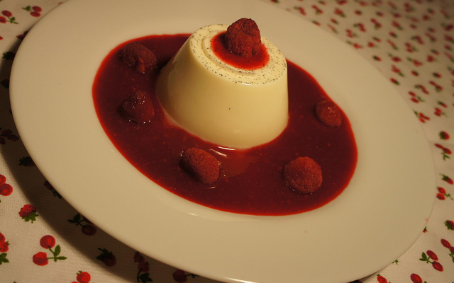 Pannacotta au coulis de framboises