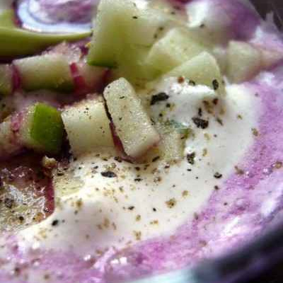 Gaspacho de chou rouge-pomme granny et crème mousseuse