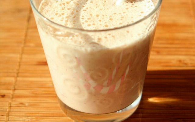 Lait d'amandes maison à l'eau filtrée