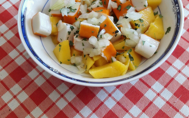 Tartare de mangue, bâtonnets Saveur Coraya, citron vert