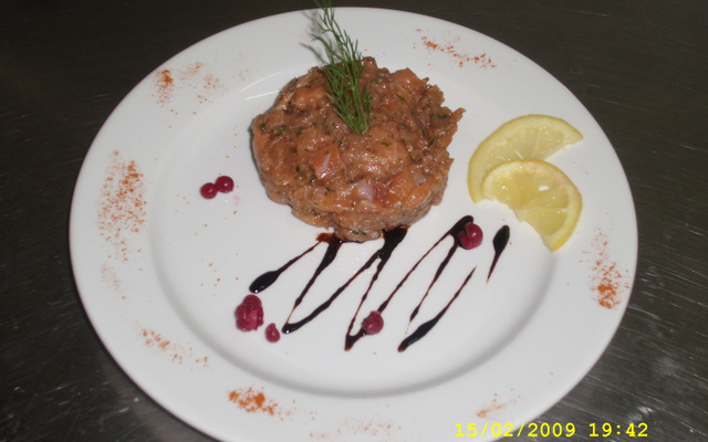 Tartare aux deux saumons et jus de soja
