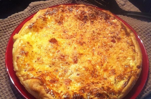 Quiche maison aux cébettes lardons emmental et poivre noir de Sélection
