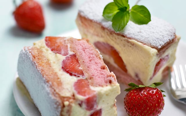 Fraisier express aux biscuits roses