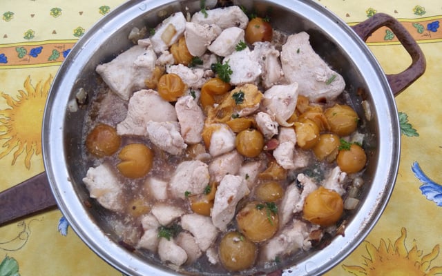 Emincés de poulet aux mirabelles