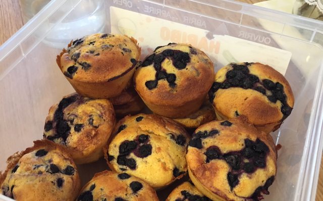 Muffins au miel et fruits rouges sans gluten