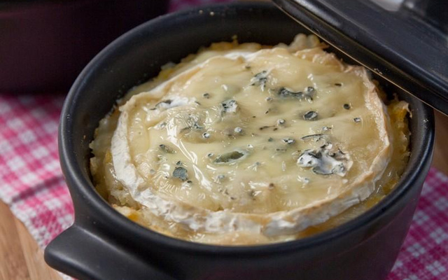 Hachis parmentier aux champignons des bois, courge butternut et Bresse Bleu