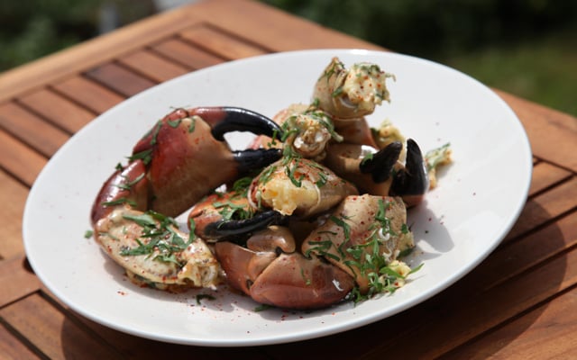 Pinces de crabe au beurre d'ail