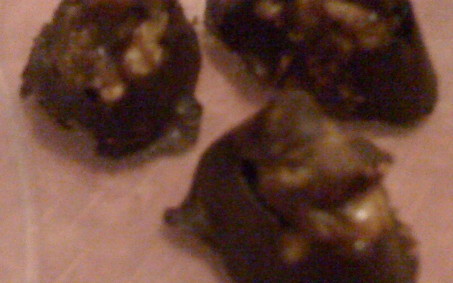 Chocolats noirs aux noix caramélisées et au Nutella
