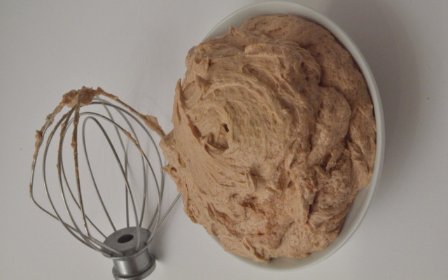 Crème au beurre praliné à la meringue Italienne