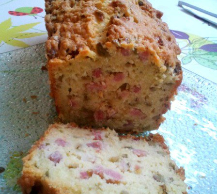 Cake aux olives et lardons