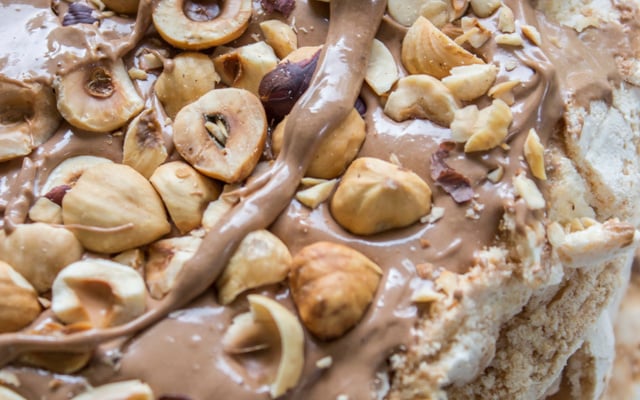 Gâteau au chocolat praliné et noisettes