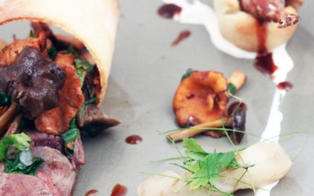 Fausse tourte de grouse, topinambours et champignons sauvages Sauce au scotch whisky et sirop de Liège.