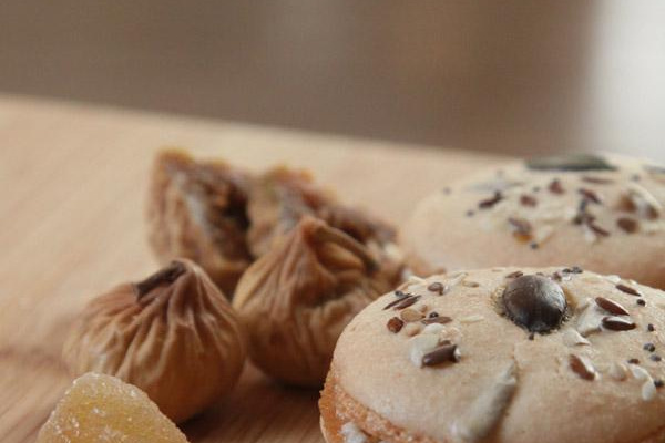 Macaron tofu soyeux, figue, gingembre