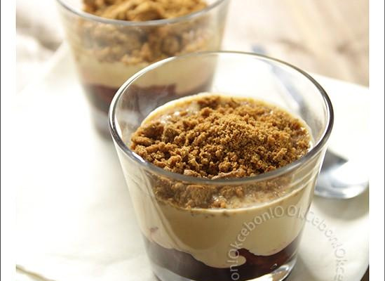 Quetsches pochées au vin épicé, crème caramel et spéculoos