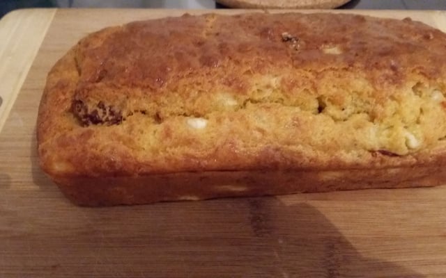 Cake au fromage de chèvre et tomates séchées