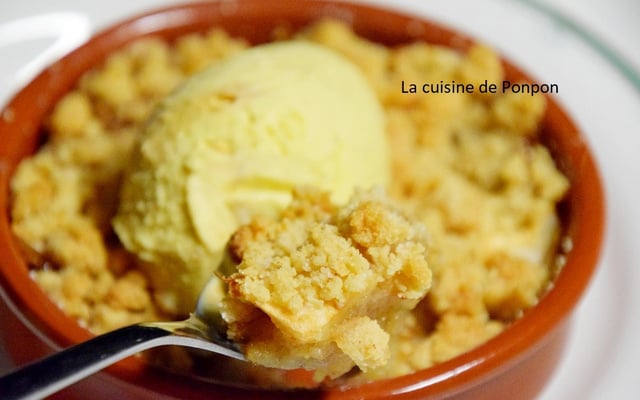Crumble pommes et sa boule de glace vanille