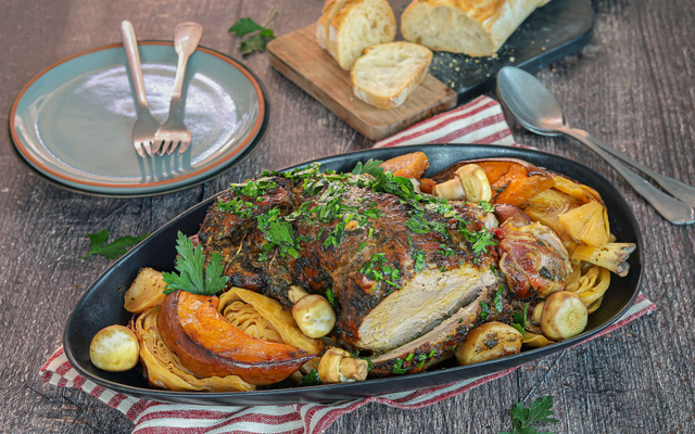 Gigot d'agneau rôti aux légumes d'automne