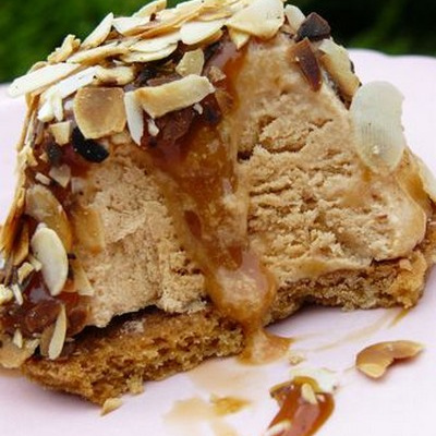 Dôme glacé au caramel