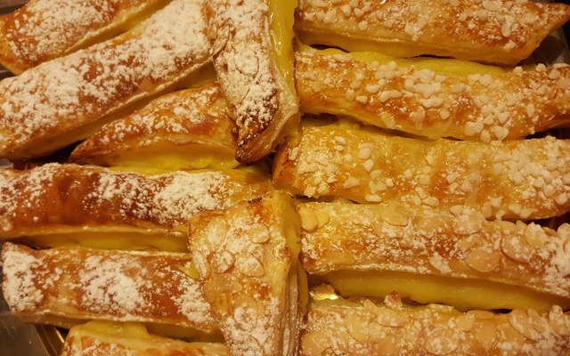 Bredstick sucré (Feuilleté à la crème pâtissière)
