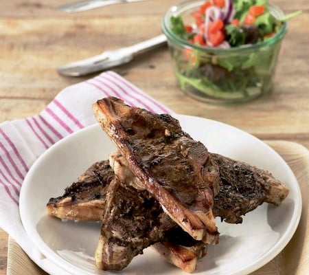 Côtes d'agneaux au barbecue