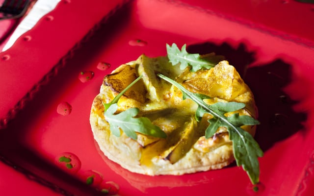 Tarte fine au fromage Roucoulons et sa vinaigrette au Macvin