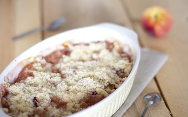 Crumble peches griottes