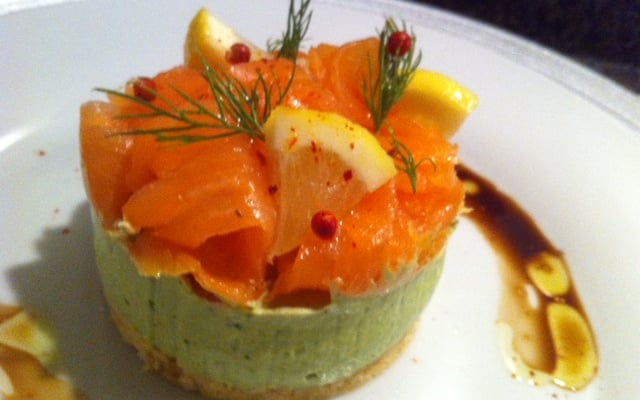 Mousse d'avocat et lanières de saumon fumé