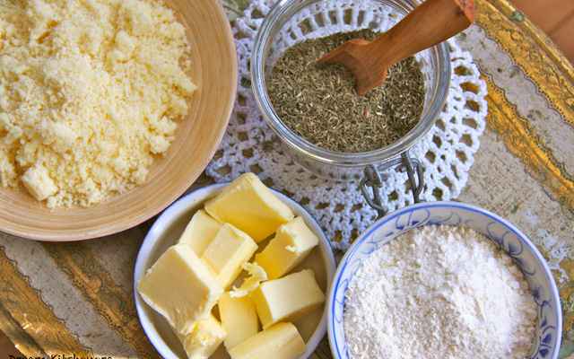 Petits sablés au parmesan et au thym