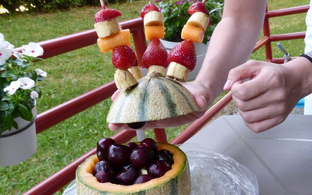 Brochettes de melon aux fruits rouges