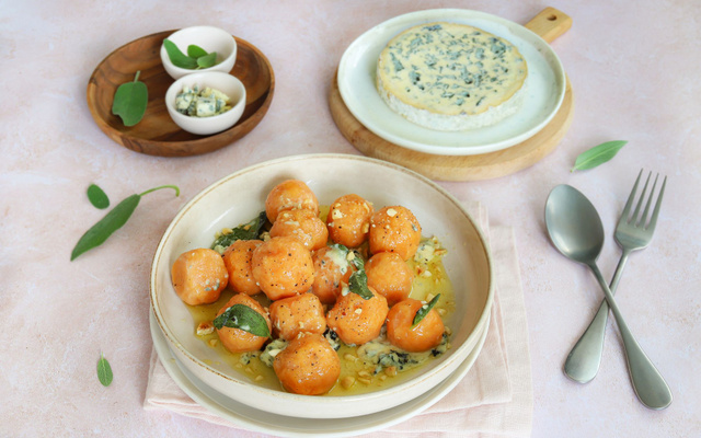 Gnocchis de patate douce au beurre de sauge farcis à la Fourme d’Ambert
