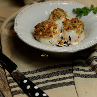 Noix de Saint-Jacques en chapelure de lard et crème de cancoillotte