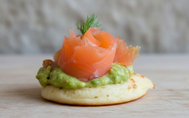 Blinis au saumon et guacamole