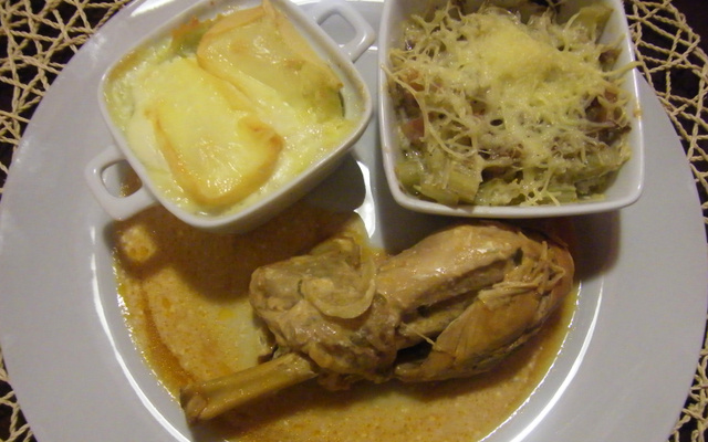 Poulet au vinaigre, gratin de cardons, gratin de ravioles de Romans