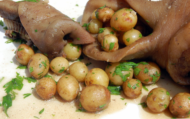 Tête de cochon (museau, oreilles, joues) à la bière trappiste de Rochefort