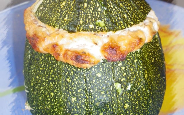 Courgettes farcies à la ricotta et aux herbes : un plat parfait pour l'été!