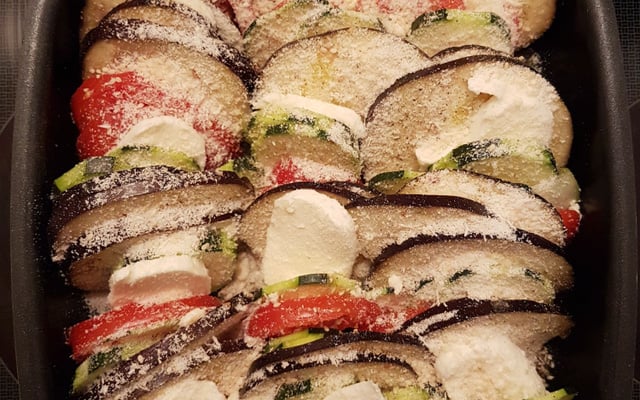 Gratin d'aubergines, courgettes, chèvre