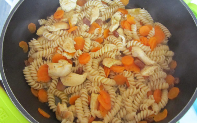 Mijoté de poulet, carottes & raisins secs